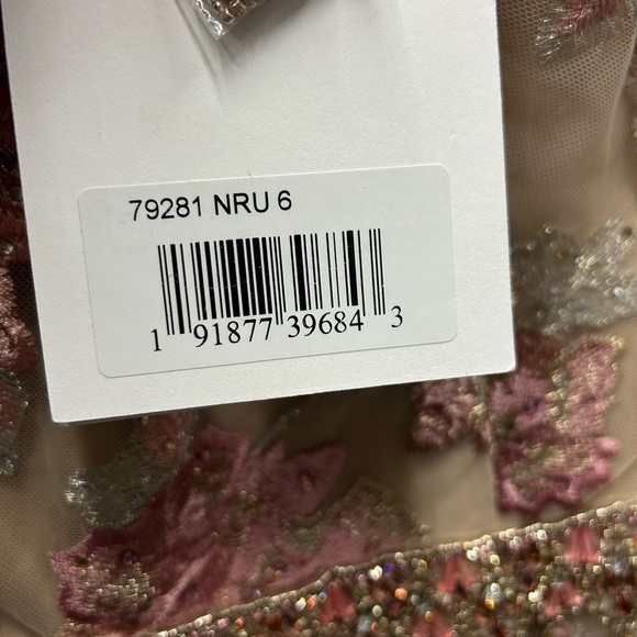 Mac Duggal 79281 NWT FLORAL EMBROIDERED ILLUSION LONG SLEEVE TRUMPET GOWN - Picture 7 of 7